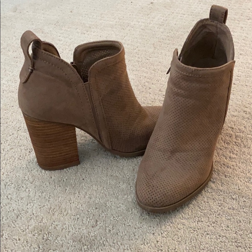 Size 9 Madden Girl textured wood heels